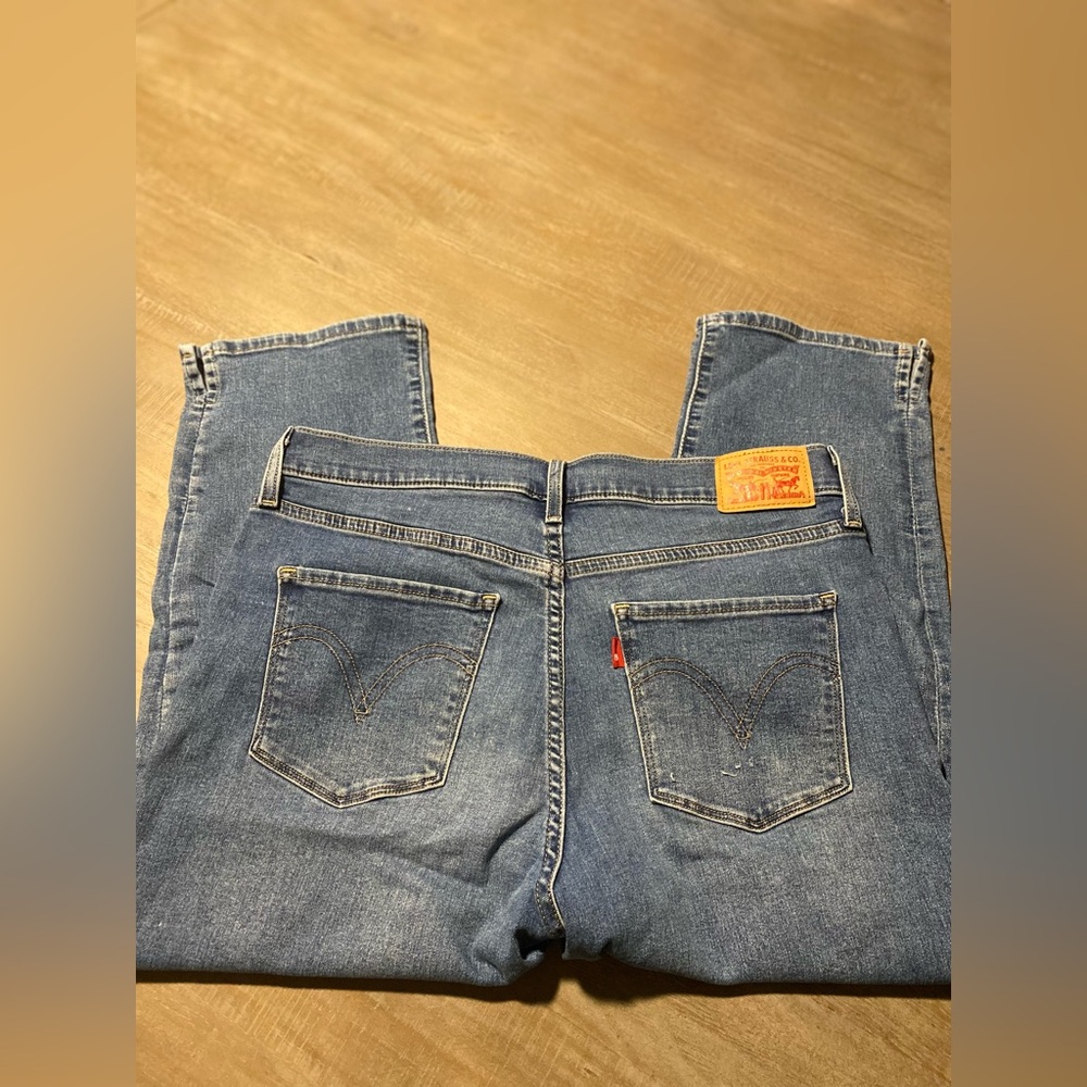 Levi's Classic Blue Cropped Jeans